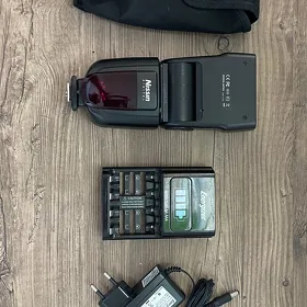 Nissin Di700