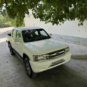 Toyota Hilux 2003