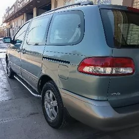 Toyota Sienna 2000