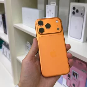 17 pro orange