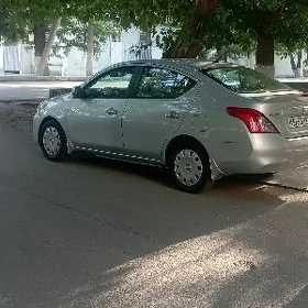 Nissan Versa 2012