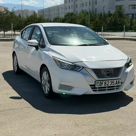 Nissan Versa 2021