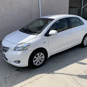 Toyota Yaris 2011