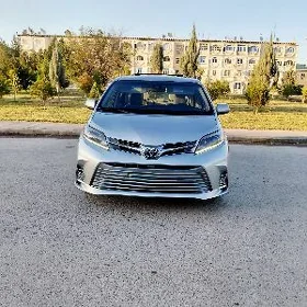 Toyota Sienna 2021