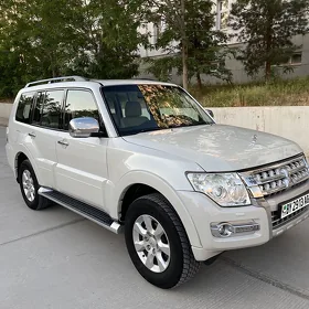 Mitsubishi Pajero 2014