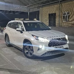 Toyota Highlander 2021