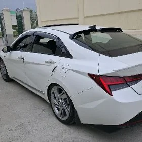 Hyundai Elantra 2022