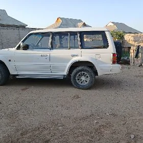 Mitsubishi Pajero 1993