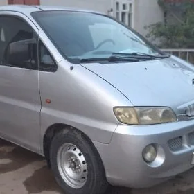 Hyundai H-1 2005