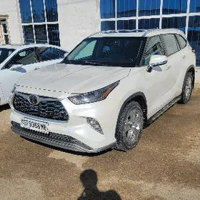 Toyota Highlander 2021