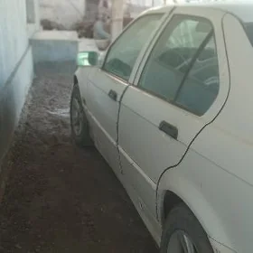 BMW 320 1992
