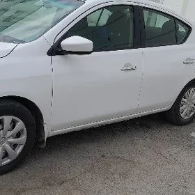 Nissan Versa 2015