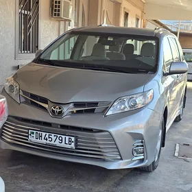 Toyota Sienna 2016