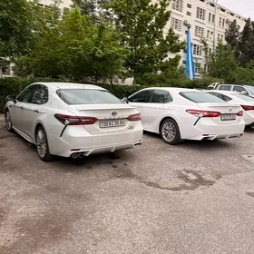 Toyota Camry Hybrid 2022