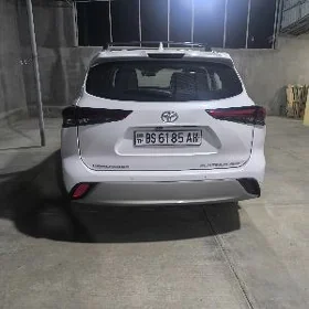 Toyota Highlander 2021