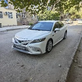 Toyota Camry 2021