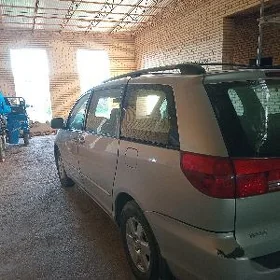 Toyota Sienna 2004