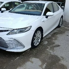Toyota Camry 2021