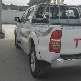 Toyota Hilux 2013