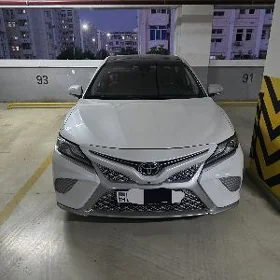 Toyota Camry 2021