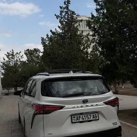 Toyota Sienna 2022