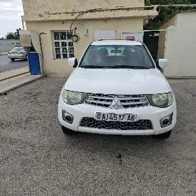 Mitsubishi L200 2011
