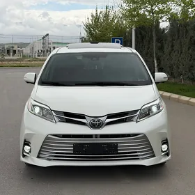 Toyota Sienna 2019