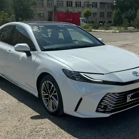 Toyota Camry 2025