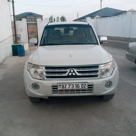 Mitsubishi Pajero 2013