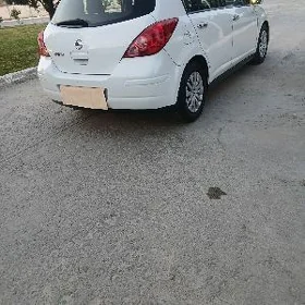 Nissan Versa 2011