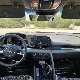 Hyundai Elantra 2022