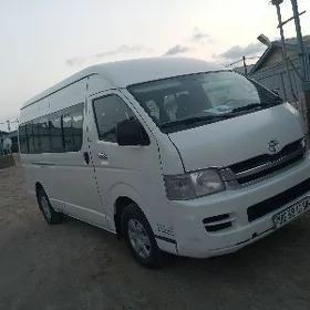 Toyota Hiace 2010