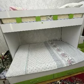 Двухъярусная кровать
