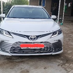 Toyota Camry 2021