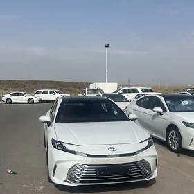 Toyota Camry Hybrid 2025