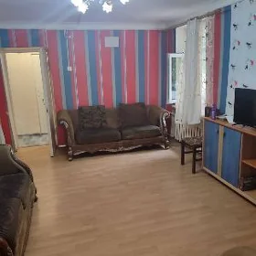продам 1 комнатную 1 этаж 30