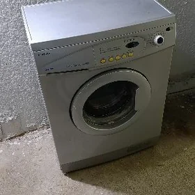 Kir mašyn we Holodilnik