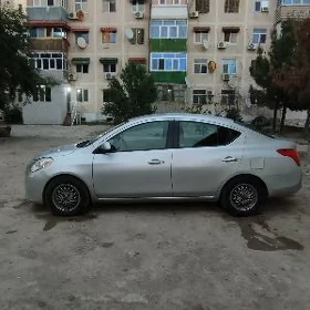 Nissan Versa 2011