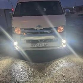 Toyota Hiace 2013