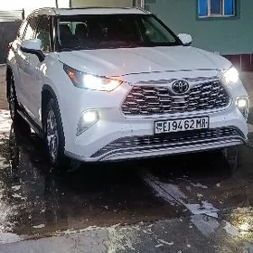 Toyota Highlander 2022