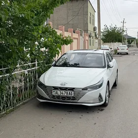 Hyundai Elantra 2023