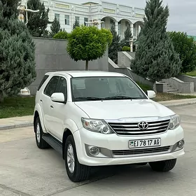 Toyota Fortuner 2012