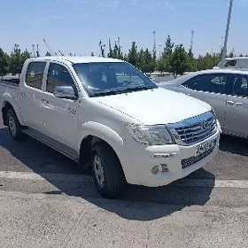 Toyota Hilux 2013