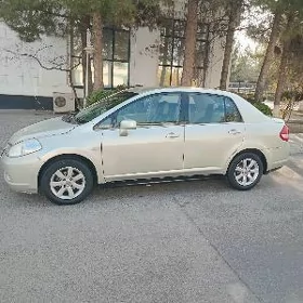 Nissan Tiida 2006