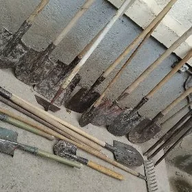 лопаты лом грабли