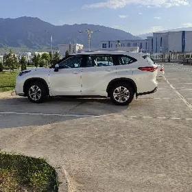 Toyota Highlander 2021
