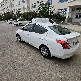 Nissan Versa 2013