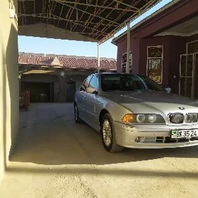 BMW E39 2000