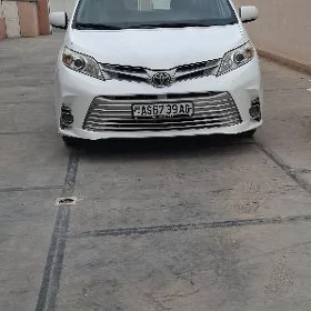 Toyota Sienna 2019