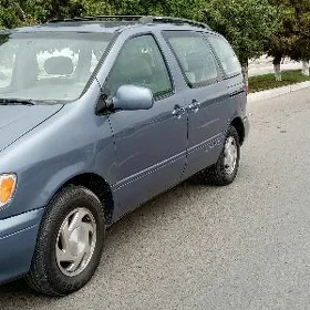 Toyota Sienna 2001